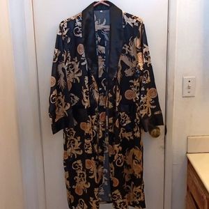 NWOT Black/Gold Robe